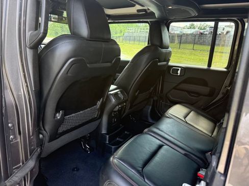 Used 2025 Jeep Wrangler Unlimited Rubicon AWD/4WD image 24