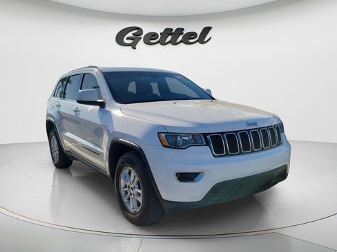 Used 2018 Jeep Grand Cherokee Laredo AWD/4WD image 2