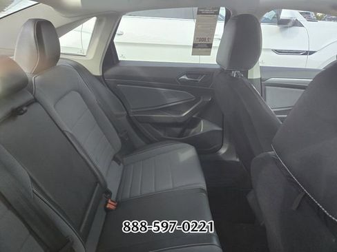 Used 2025 Volkswagen Jetta SE FWD image 7