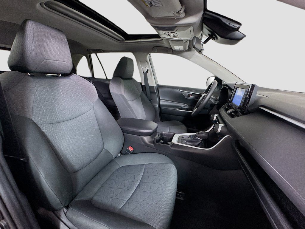 Used 2020 Toyota RAV4 XLE w/ Convenience Package AWD/4WD image 30
