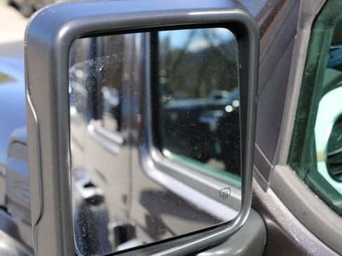 Used 2025 Jeep Wrangler Unlimited Sahara image 13