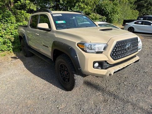 Used 2018 Toyota Tacoma TRD Sport w/ Technology Package AWD/4WD image 1
