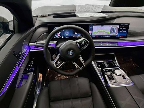 Used 2025 BMW 760i xDrive AWD/4WD image 24
