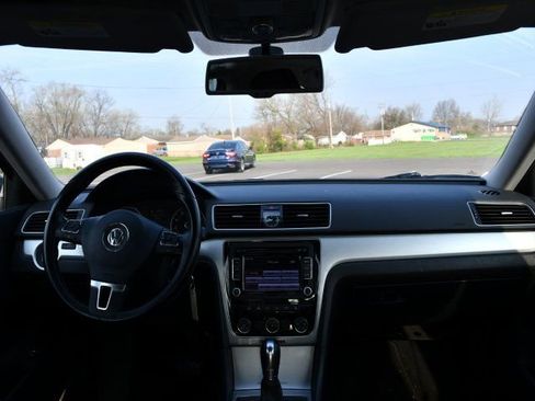 Used 2013 Volkswagen Passat TDI SE image 14