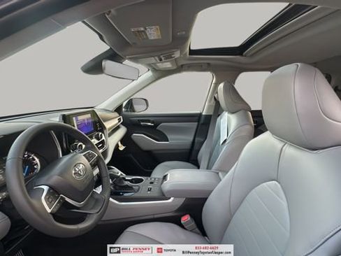 New 2026 Toyota Highlander XLE image 11