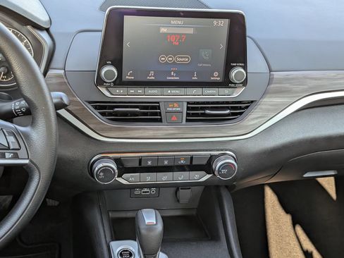 Used 2025 Nissan Altima 2.5 SV FWD image 12