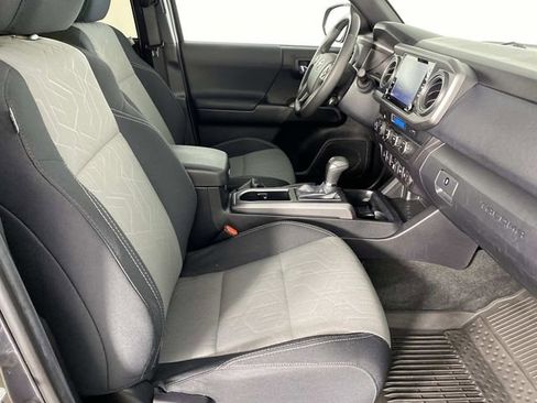 Used 2022 Toyota Tacoma TRD Sport w/ Technology Package AWD/4WD image 10