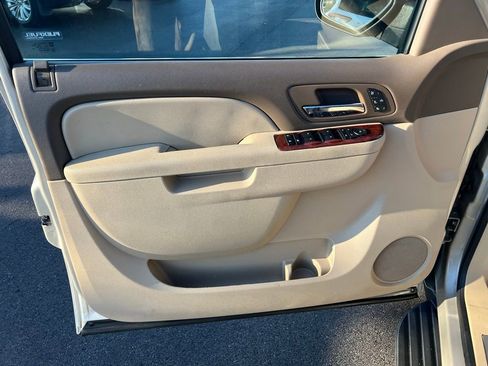 Used 2013 Chevrolet Suburban LTZ image 14