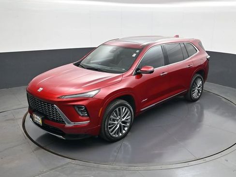 Used 2025 Buick Enclave Avenir image 14