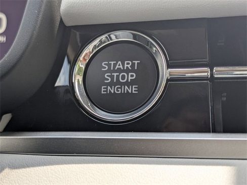 New 2025 Mitsubishi Outlander SE image 31