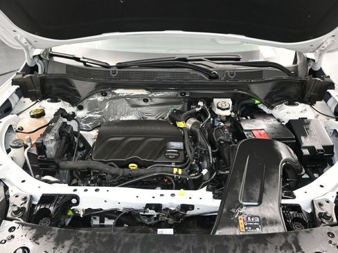 Used 2025 Chevrolet Trax RS FWD image 16
