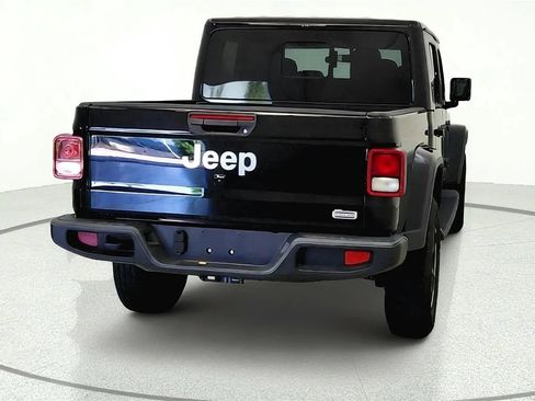 Used 2022 Jeep Gladiator Overland w/ Cold Weather Group AWD/4WD image 6