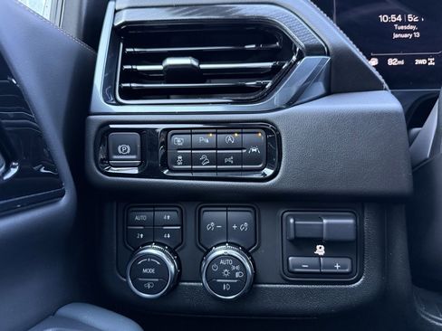 Used 2025 GMC Yukon XL AT4 w/ Premium Trailering Package image 12