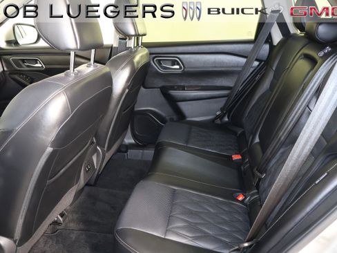 Used 2025 Nissan Rogue Platinum image 10