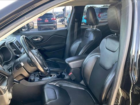 Used 2020 Jeep Cherokee Latitude Plus image 18