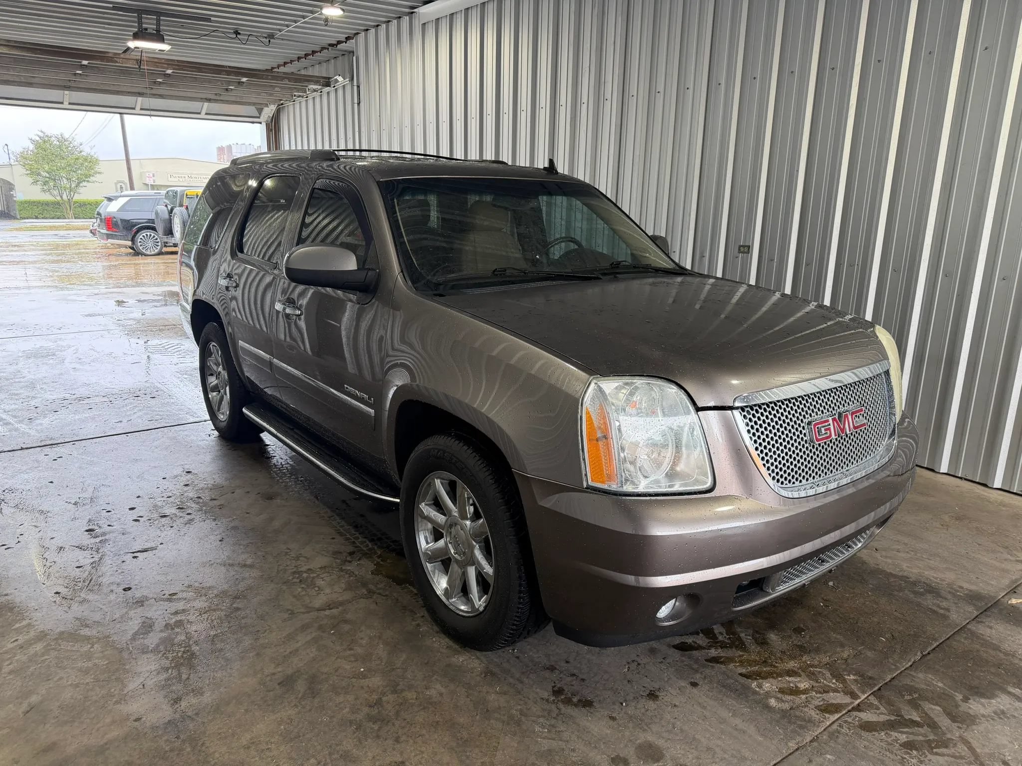 Used 2014 GMC Yukon Denali AWD/4WD image 4