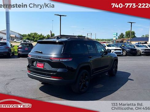 Used 2023 Jeep Grand Cherokee Altitude AWD/4WD image 25