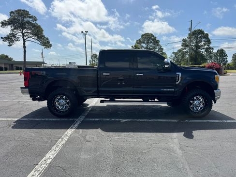 Used 2017 Ford F250 Lariat w/ Lariat Ultimate Package image 5