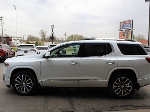 Certified 2023 GMC Acadia Denali w/ Denali Ultimate Package AWD/4WD image 9