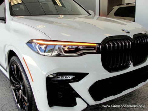 Used 2022 BMW X7 xDrive40i w/ M Sport Package image 18
