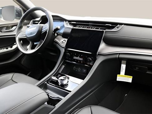 New 2025 Jeep Grand Cherokee Limited w/ Luxury Tech Group II image 19