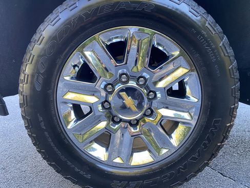 Used 2024 Chevrolet Silverado 2500 High Country w/ High Country Premium Package image 49