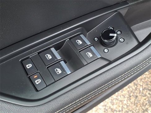Used 2022 Audi e-tron Premium w/ Convenience Plus Package image 15