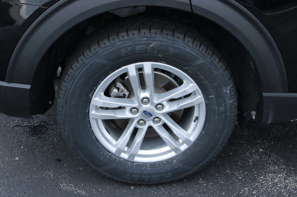 Used 2022 Ford Explorer XLT w/ Equipment Group 202A AWD/4WD image 17