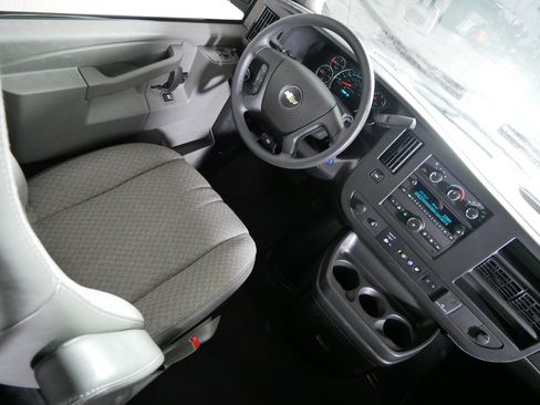 Used 2025 Chevrolet Express 3500 LT w/ LT Preferred Equipment Group RWD image 9