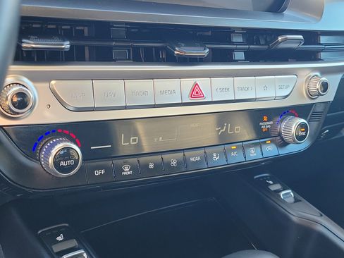 Used 2024 Kia Telluride S image 30