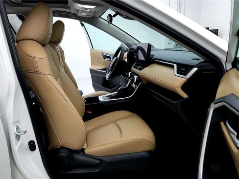 Certified 2023 Toyota RAV4 XLE Premium image 33