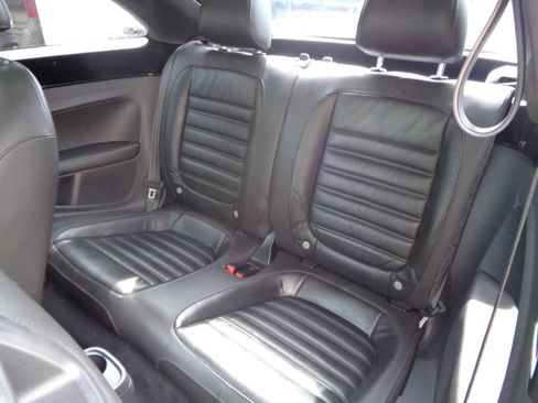 Used 2012 Volkswagen Beetle 2.0T image 6