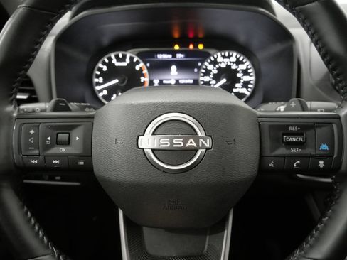 Used 2025 Nissan Rogue SV AWD/4WD image 16