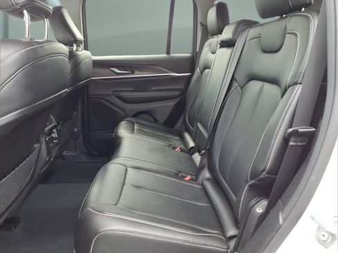 Certified 2023 Jeep Grand Cherokee Limited AWD/4WD image 18