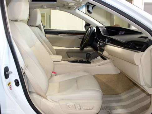Used 2013 Lexus ES 350 w/ Premium Pkg FWD image 32
