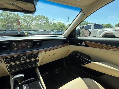 Used 2018 Kia Cadenza Technology FWD image 18