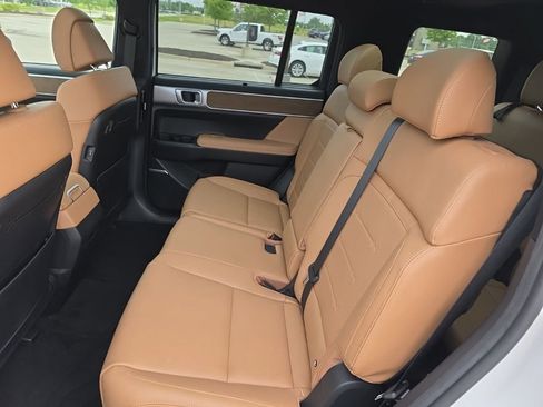 Used 2025 Hyundai Santa Fe Limited FWD image 18