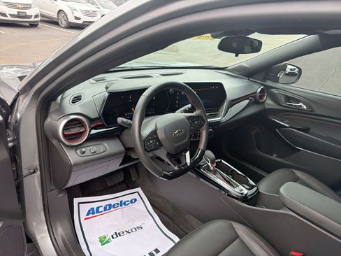 Used 2025 Chevrolet Trax RS w/ Sunroof Package image 10