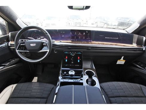 New 2026 Cadillac Escalade ESV Platinum Sport w/ LPO, ONYX Package AWD/4WD image 9