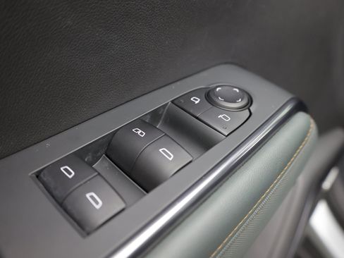 Used 2025 GMC Acadia AT4 w/ Luxury Package AWD/4WD image 17