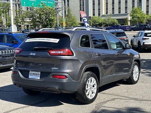 Used 2015 Jeep Cherokee Latitude w/ Cold Weather Group FWD image 3
