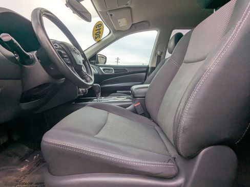 Used 2019 Nissan Pathfinder SV image 18