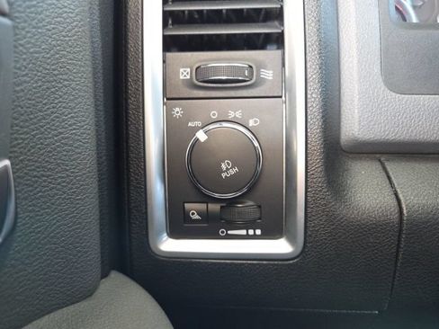 Used 2015 RAM 1500 Classic SLT w/ Luxury Group AWD/4WD image 39