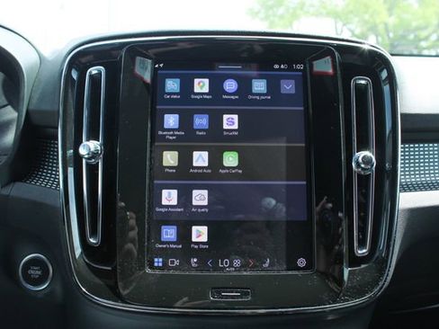 Used 2025 Volvo XC40 B5 Plus image 20