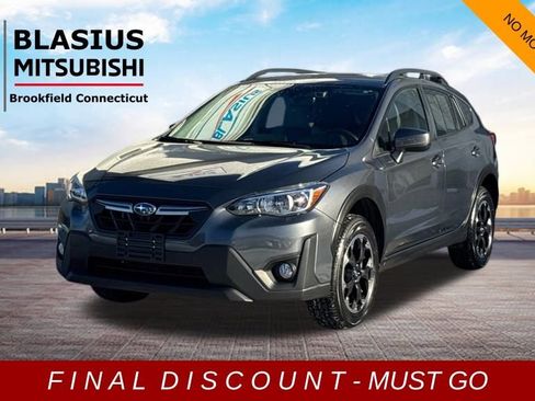 Used 2023 Subaru Crosstrek 2.0i Premium image 4