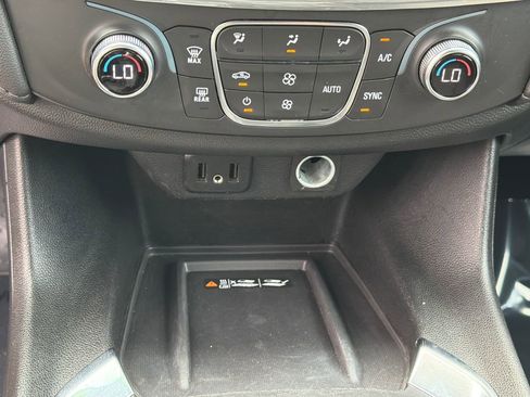 Used 2023 Chevrolet Traverse LT w/ Midnight/Sport Edition FWD image 28