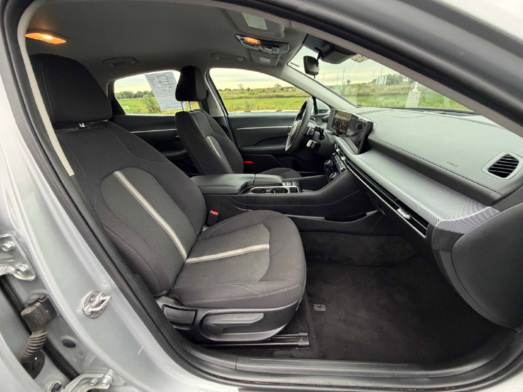 Used 2025 Hyundai Sonata SEL FWD image 23