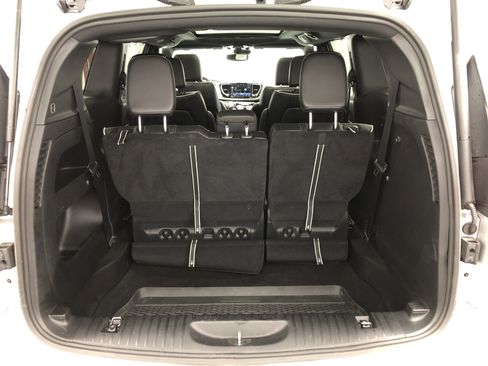 Certified 2024 Chrysler Pacifica Limited w/ S Appearance Package FWD image 10