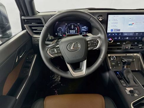 Used 2025 Lexus GX 550 w/ Accessory Package (Z1) AWD/4WD image 25