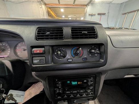 Used 2000 Nissan Frontier 4x4 King Cab V6 image 32
